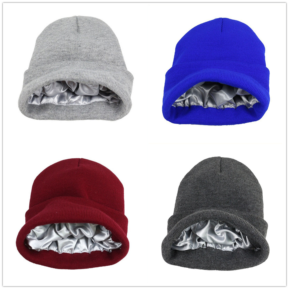 Beanie Cuffed Knit - 男女兼用、サテン裏地付きニット帽。アクリル素材の冬用帽子。柔らかく滑らかな肌触りで、暖かく、ゆったりとしたシルエット。男性、女性、若者、男の子、女の子に。