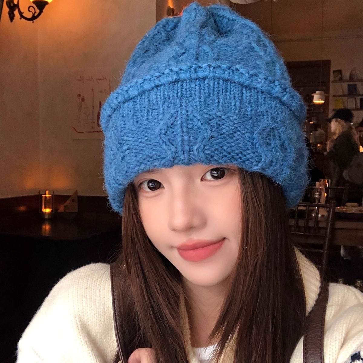 Beanie Cuffed Knit - クリーム色のケーブルニットビーニー、女性用冬用暖かい厚手の折り返し付き帽子、心地よい柔らかなプラッシュニットキャップ、女性用カジュアルストリートウェアボンネット