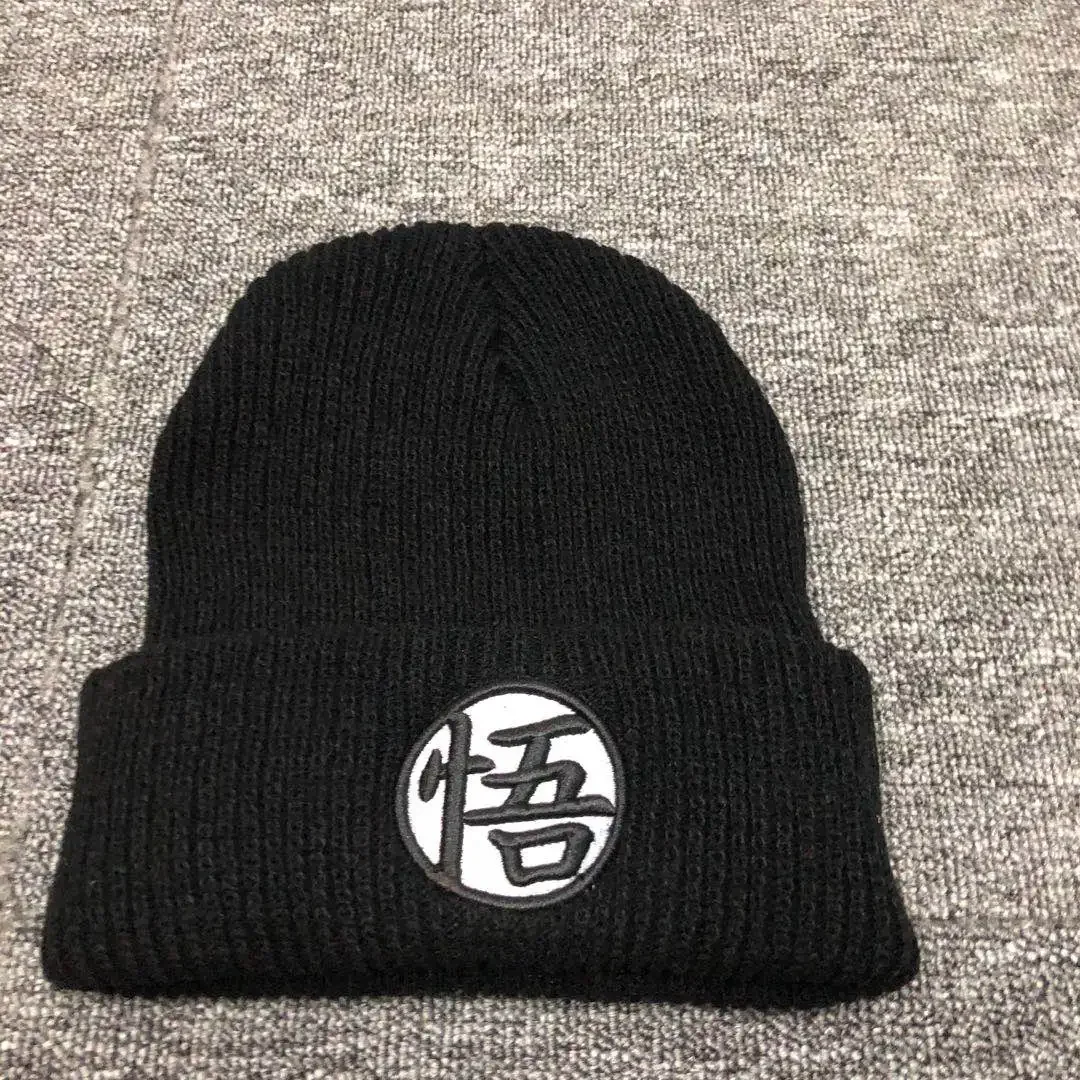 レター刺繍のアニメ風カーチュン柄ニット帽。レディース、メンズ - Beanie Cuffed Knit のレビューと価格